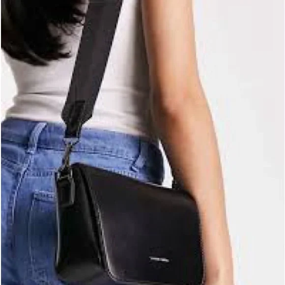 Claudia Casanova  Black Crossbody Bag - Picture 4 of 14
